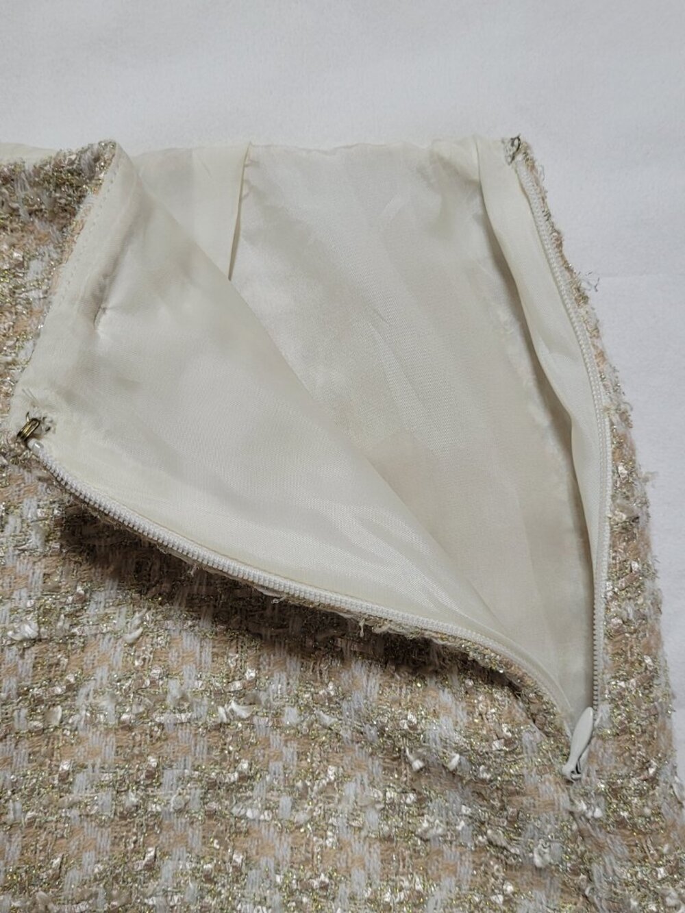 Express High Waisted Tweed Shorts Textured Metallic Gold Cream Size 00 Coquette - Picture 8 of 13